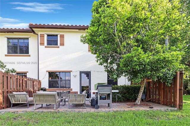 2 of 35 - 12365 S Village Circle, Davie, FL