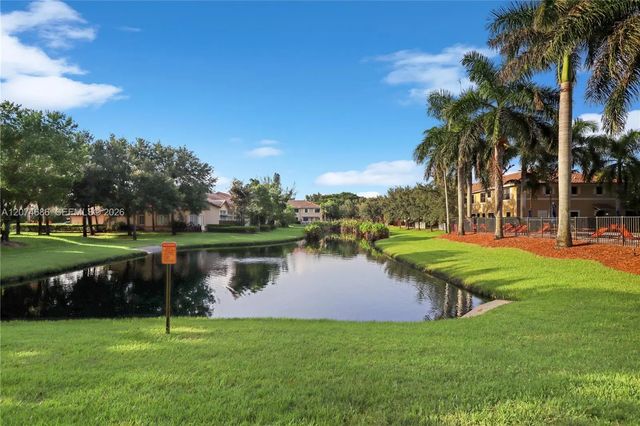 3 of 35 - 12365 S Village Circle, Davie, FL