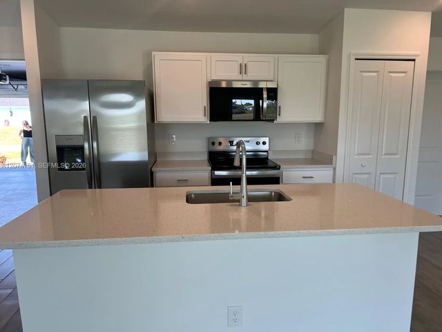 4 of 27 - 1407 Nw 17th Place, Cape Coral, FL