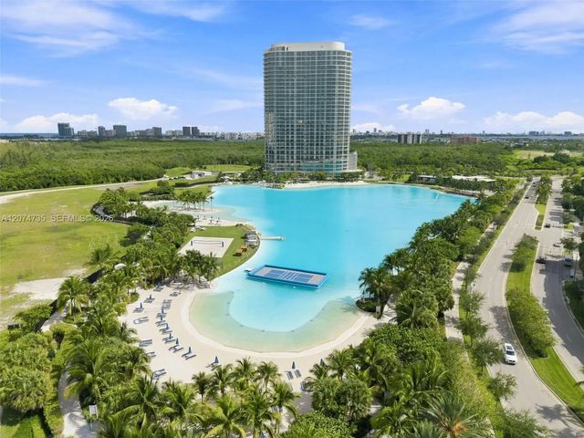 2411 Laguna Circle #1704, North Miami