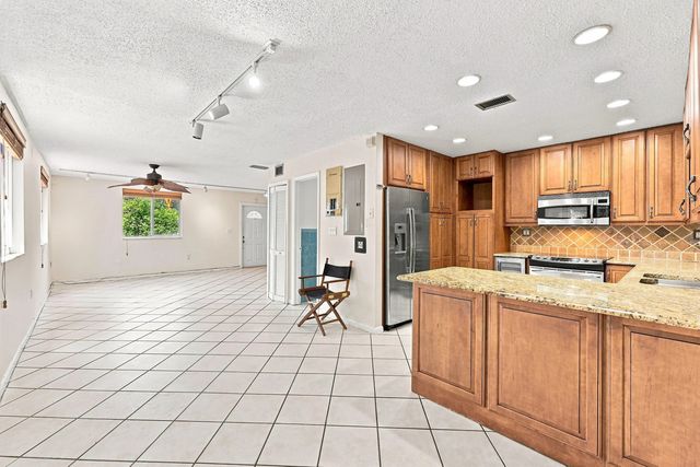 4 of 30 - 3203 Mcdonald Street #3203, Miami, FL