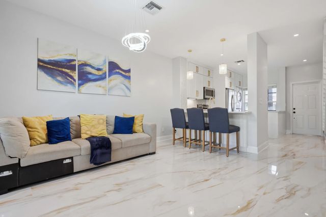 4 of 25 - 12207 Sw 6th Street, Pembroke Pines, FL