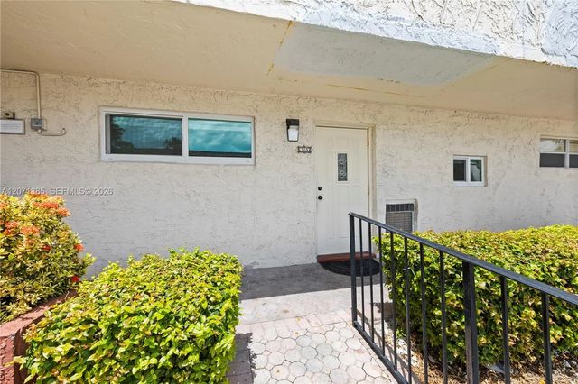 3 of 37 - 811 S Hollybrook Drive #105, Pembroke Pines, FL