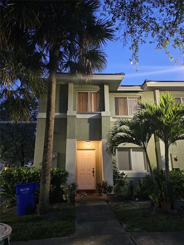 126 Hidden Ct Road #27-d, Hollywood