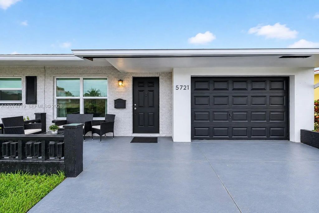5721 Nw 64th Way, Tamarac