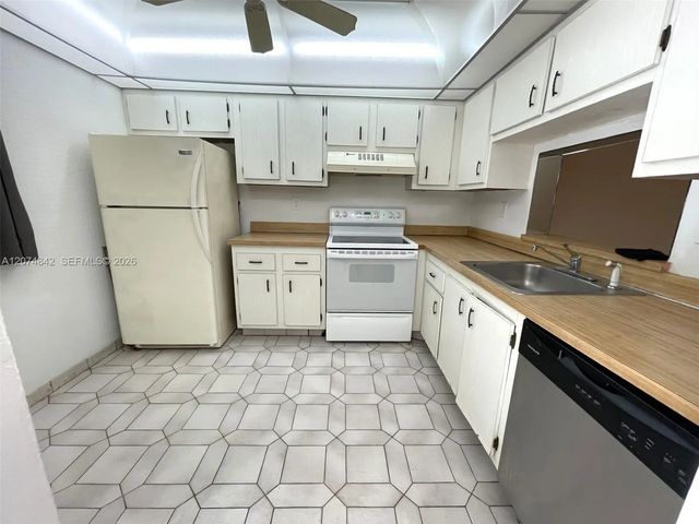 1810 Sw 81st Avenue #2401, North Lauderdale