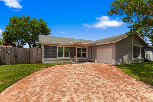 8621 Nw 3rd Street, Pembroke Pines