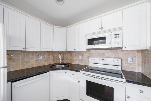 3 of 38 - 2455 Ne 51st Street #e102, Fort Lauderdale, FL
