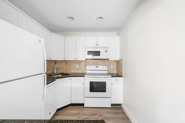 5 of 38 - 2455 Ne 51st Street #e102, Fort Lauderdale, FL