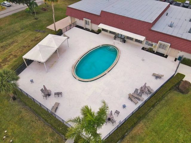 4 of 32 - 12026 Greenway Circle S #202, Royal Palm Beach, FL