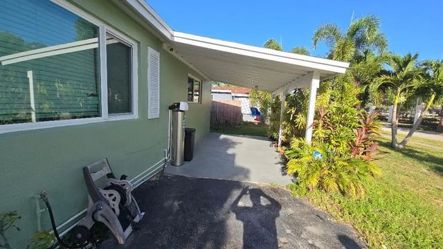 5 of 19 - 911 Ne 58th Street, Oakland Park, FL