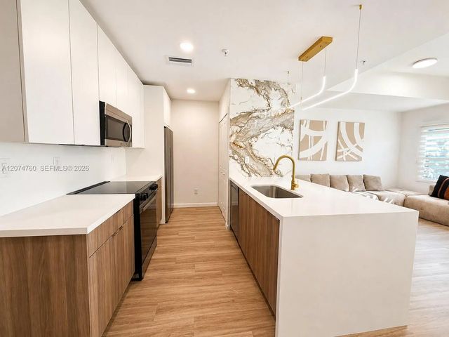 3 of 29 - 2511 Pierce Street #7, Hollywood, FL
