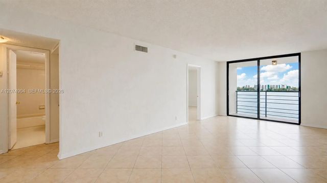 2 of 17 - 114 Lake Emerald Drive #409, Oakland Park, FL