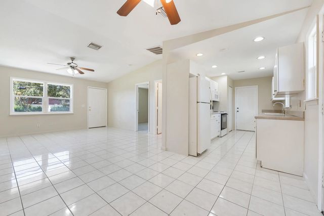 5 of 21 - 209 Sw Chapman Avenue, Port St. Lucie, FL
