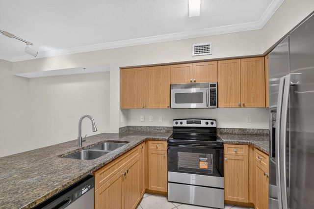 2 of 24 - 6370 Emerald Dunes Drive #203, West Palm Beach, FL