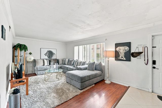 6 Spinning Wheel Lane, Tamarac