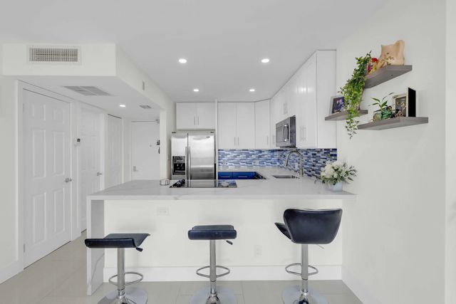 20335 W Country Club Drive #2107, Aventura