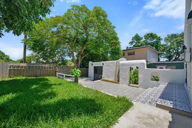 4 of 44 - 823 33rd Street, West Palm Beach, FL