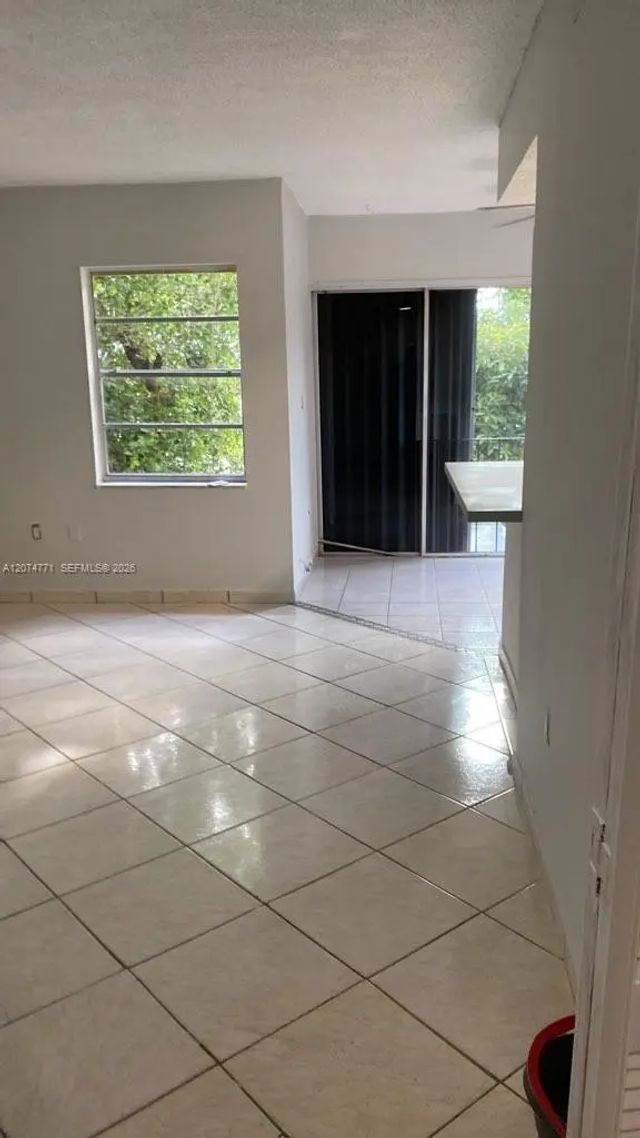 3 of 11 - 9370 W Flagler Street #204b, Miami, FL