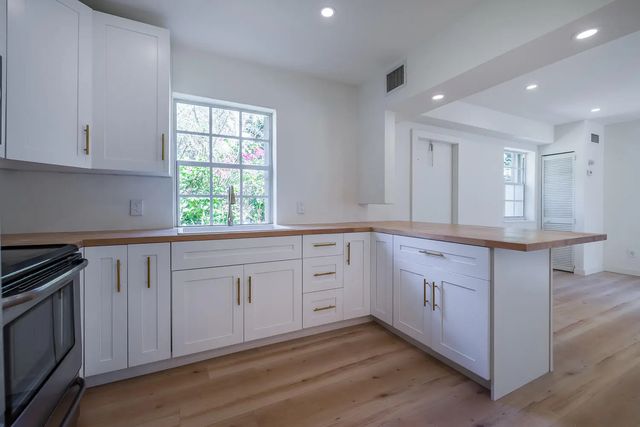 4 of 28 - 20 Ne 169th Street #1-2, North Miami Beach, FL
