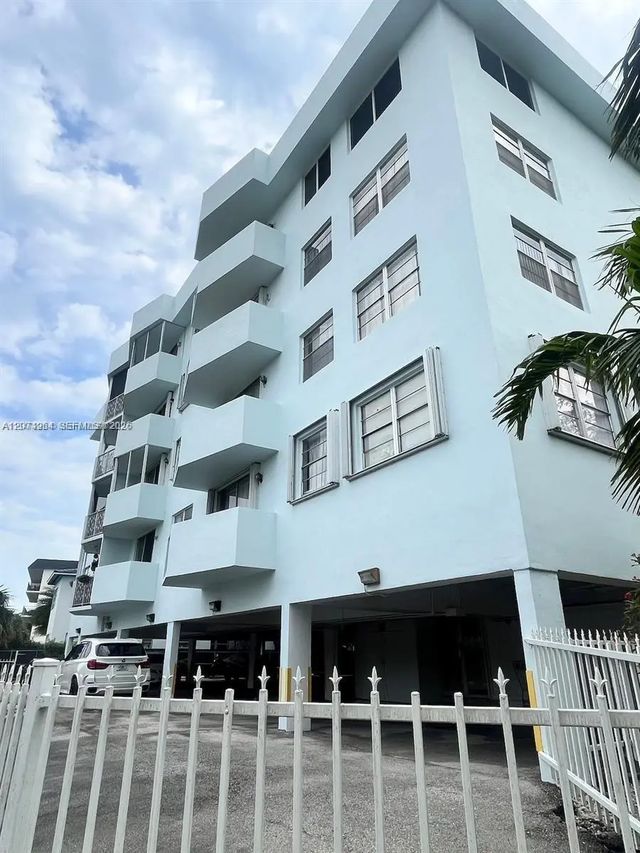 1990 Marseille Drive #206, Miami Beach