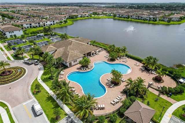 4 of 5 - 3564 W 97th Street, Hialeah, FL