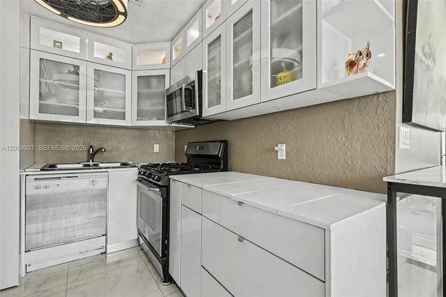 4 of 28 - 350 S Shore Drive #15, Miami Beach, FL