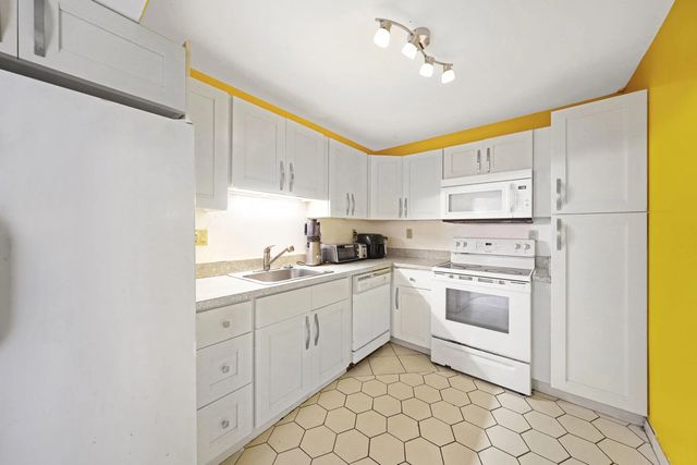 5 of 29 - 1400 Saint Charles Place #624, Pembroke Pines, FL