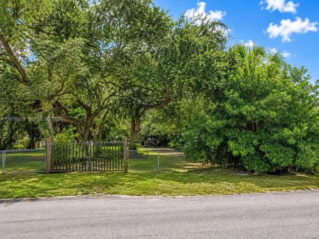 2 of 3 - 7726 Nw 4th Avenue, Miami, FL