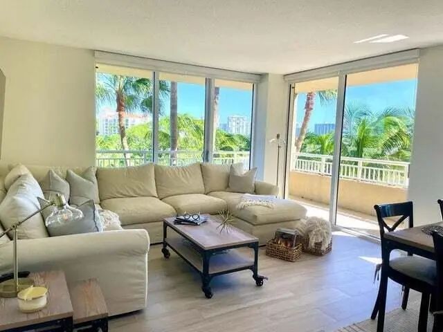 19501 W Country Club Drive #414, Aventura