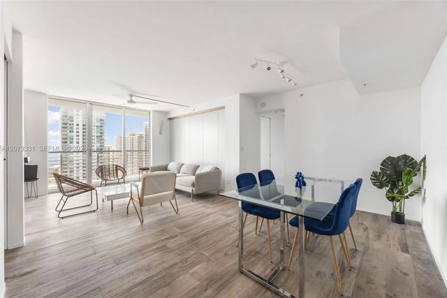 3 of 37 - 335 S Biscayne Boulevard #2805, Miami, FL
