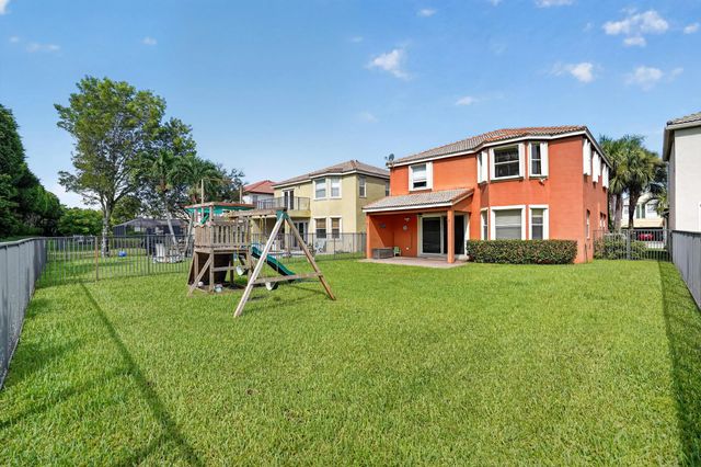 9135 Dupont Place, Wellington
