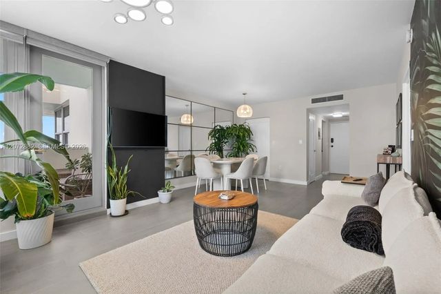 4 of 29 - 2899 Collins Avenue #1624, Miami Beach, FL
