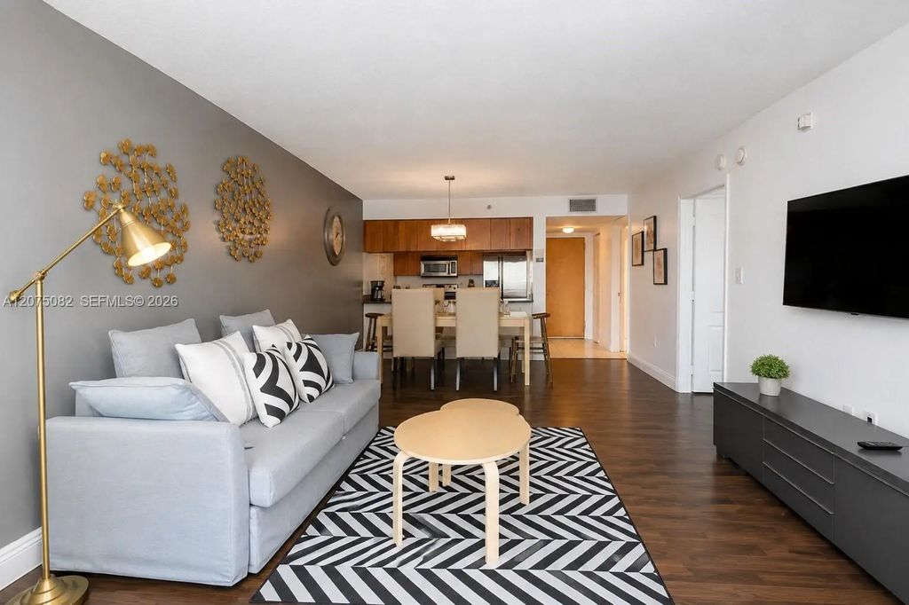 1200 Brickell Bay Drive #3207, Miami