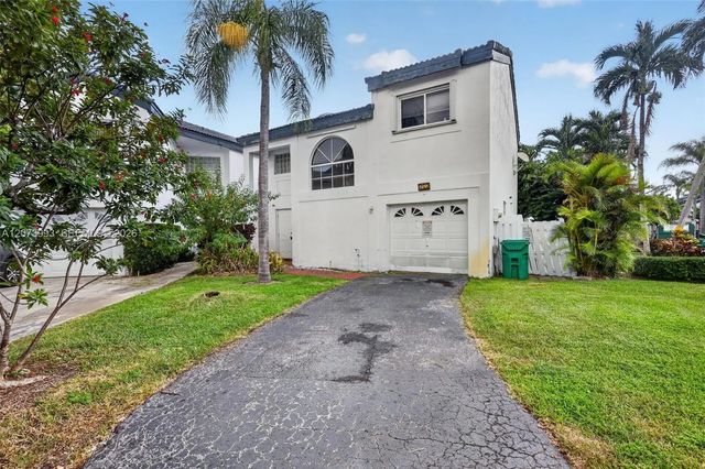 3 of 45 - 253 Ne 211th Terrace, Miami, FL