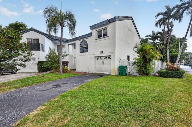 4 of 45 - 253 Ne 211th Terrace, Miami, FL