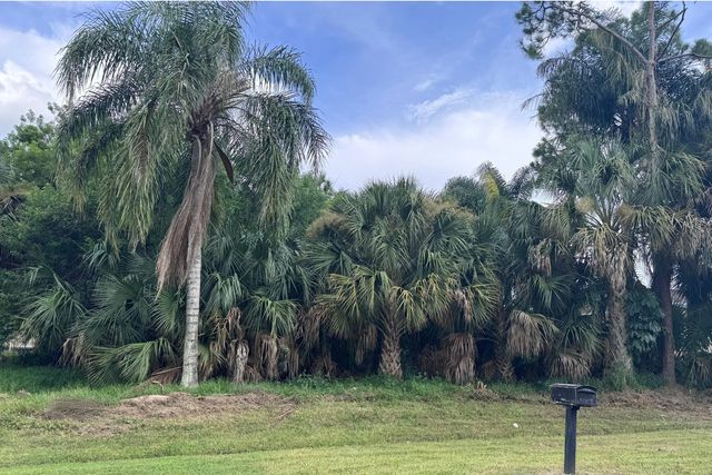 908 Sw Bay State Road, Port St. Lucie