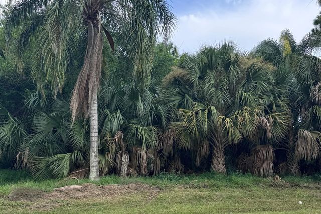 2 of 6 - 908 Sw Bay State Road, Port St. Lucie, FL