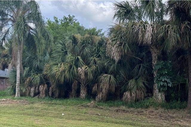 3 of 6 - 908 Sw Bay State Road, Port St. Lucie, FL