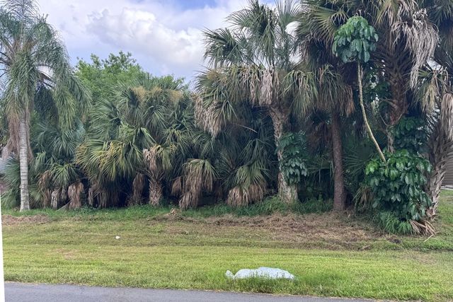 4 of 6 - 908 Sw Bay State Road, Port St. Lucie, FL