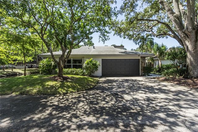 13 Dogwood Road, Hollywood