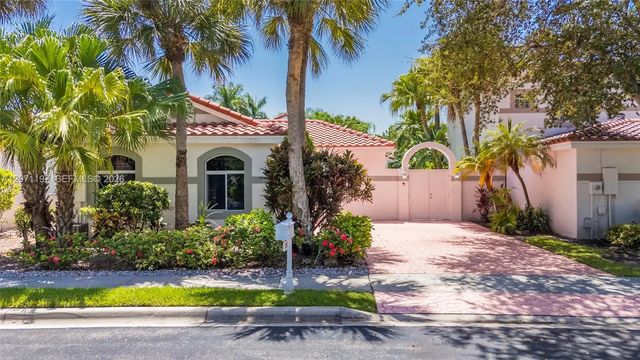 1051 Bel Aire Drive W, Pembroke Pines