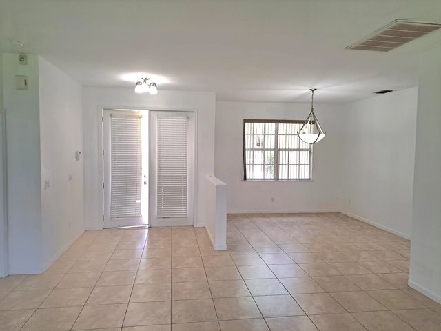 4 of 20 - 2262 Se Glover Street, Port St. Lucie, FL