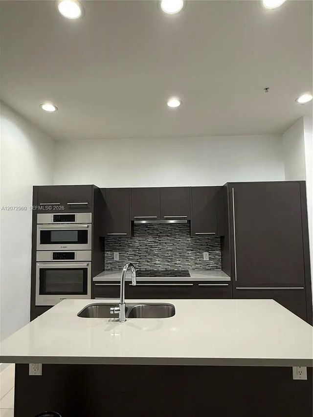 7661 Nw 107th Avenue #813, Doral