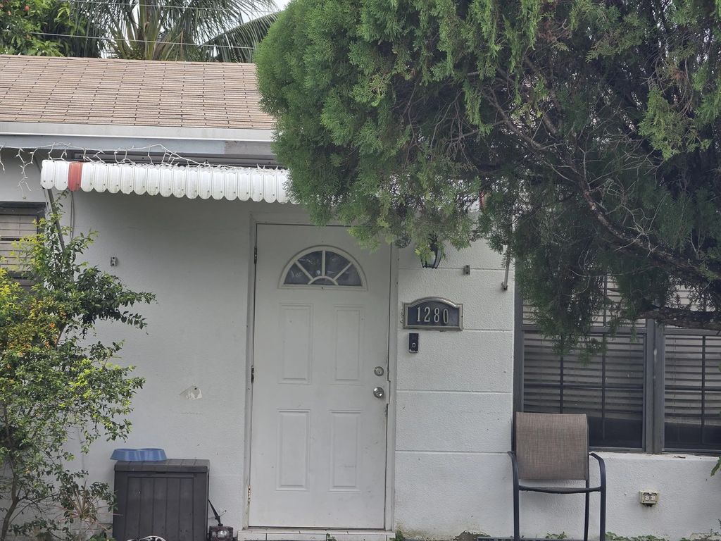 1280 Ne 214th Street, Miami