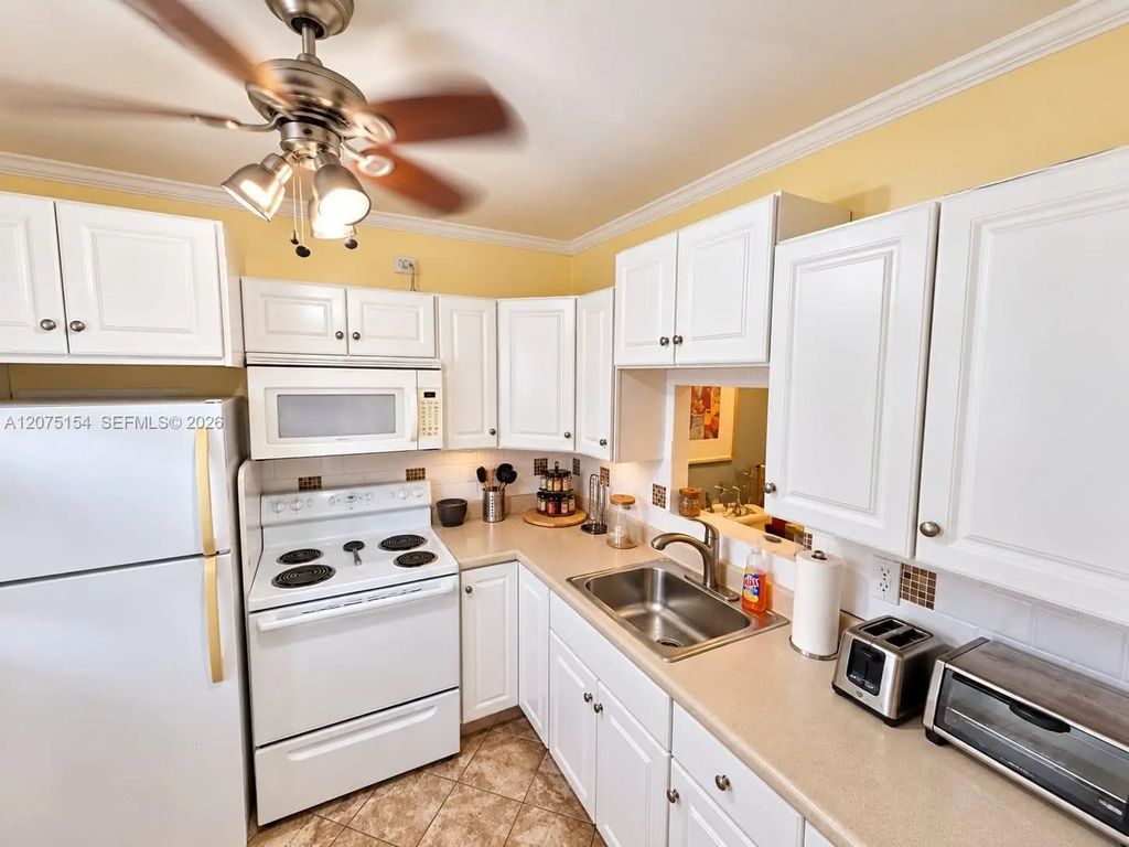 5181 W Oakland Park Boulevard #204, Lauderdale Lakes
