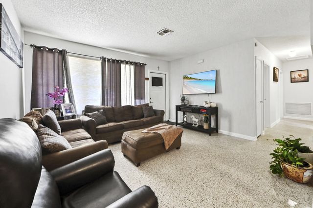 4 of 32 - 149 Cayman Drive, Palm Springs, FL