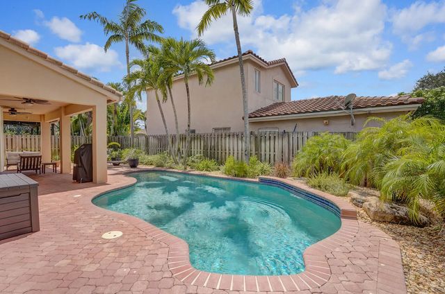 2 of 41 - 317 E Garden Cove Circle, Davie, FL
