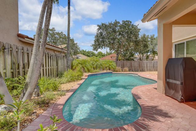3 of 41 - 317 E Garden Cove Circle, Davie, FL
