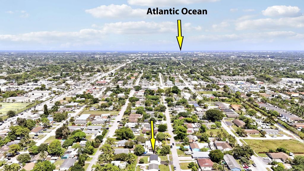 4785 Clinton Boulevard, Lake Worth